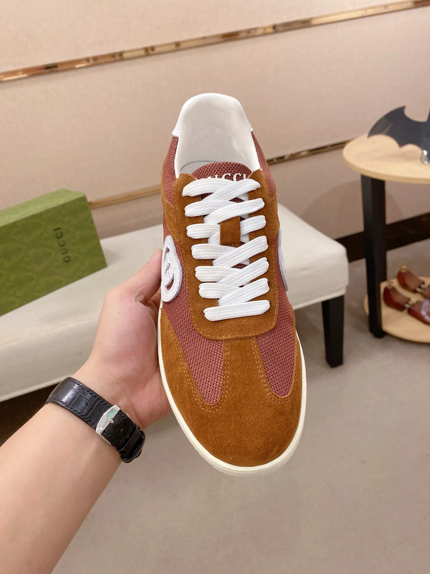 Men's clothing and shoes💰:400💰 (GUCCI) The latest model from the official website🎁🎁Casual and fashionable men's shoes👟, hot style💥The version is simple and elegant, exclusive for trendy men. The unique latest brand elements from the official website👑Original Gucci decoration, fashionable and generous, the fabric is original cowhide ✅Mesh breathable lining, the official website specifies wear-resistant casual outsole, the classic model is taken in kind at the counter🎬38-44 (can be customized for 45 non-refundable)